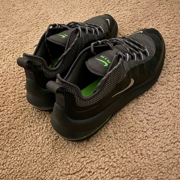 Nike shoes - Picture 4 of 4